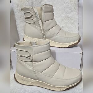 Ocean Coast Beige Belmont Quilted Ankle Boots Shoes Women's Size 6.5 M